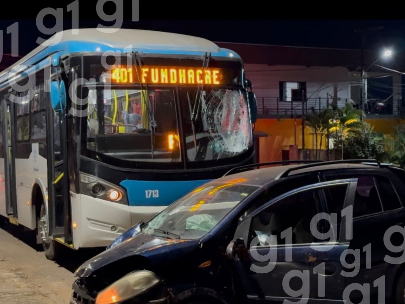 Viatura policial estacionada em via pública do bairro Nova Esperança, em Rio Branco.