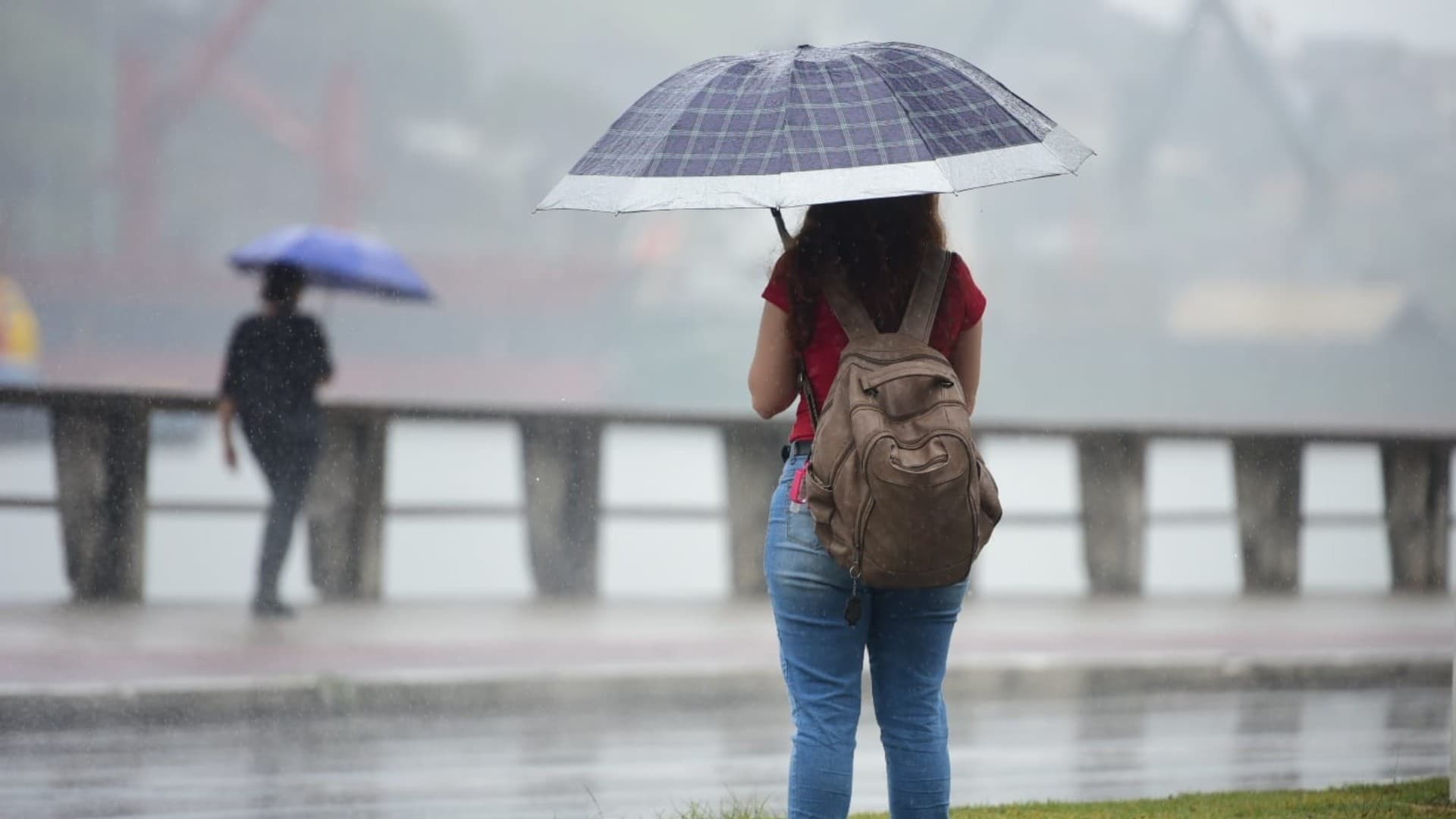 Inmet emite alerta amarelo para todo o estado e laranja para seis municípios, com riscos de alagamentos e falta de energ