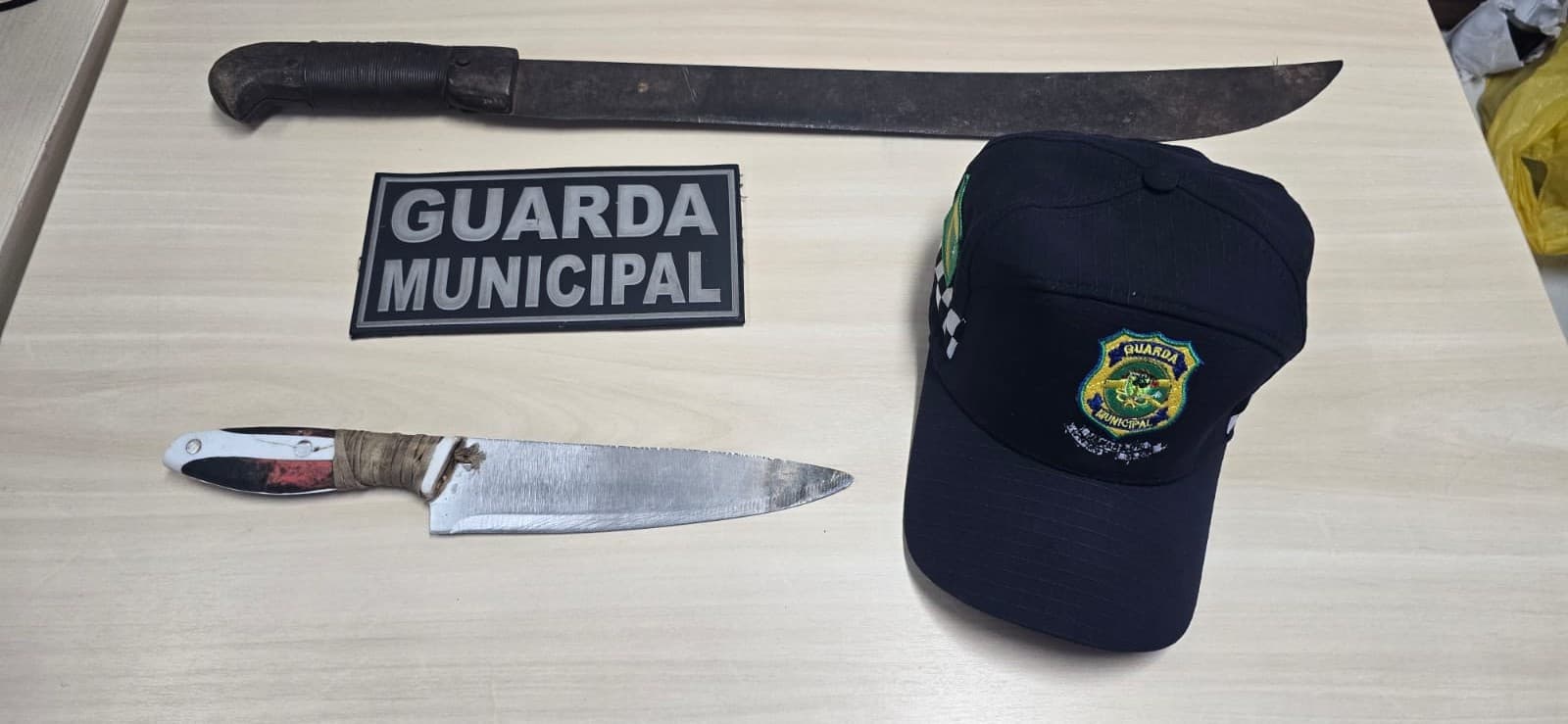 Viatura da Patrulha Maria da Penha estacionada em via residencial de Marabá durante atendimento de emergência.