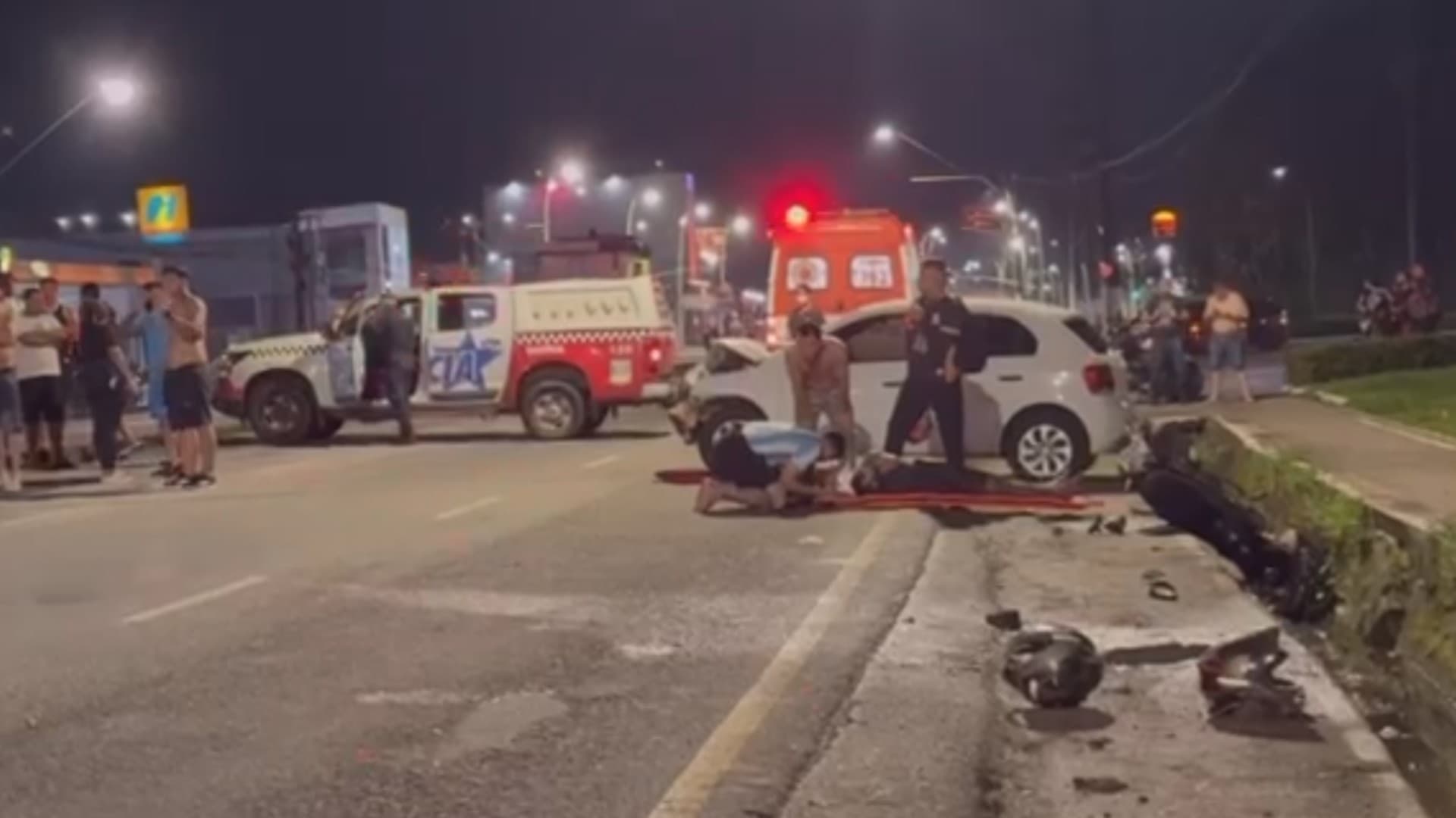 Viatura da Polícia Civil no local do atropelamento na Avenida Augusto Montenegro.