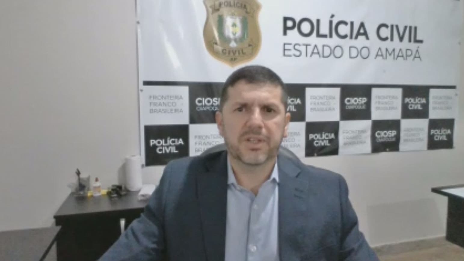Viatura da Polícia Civil estacionada em via pública de Oiapoque.