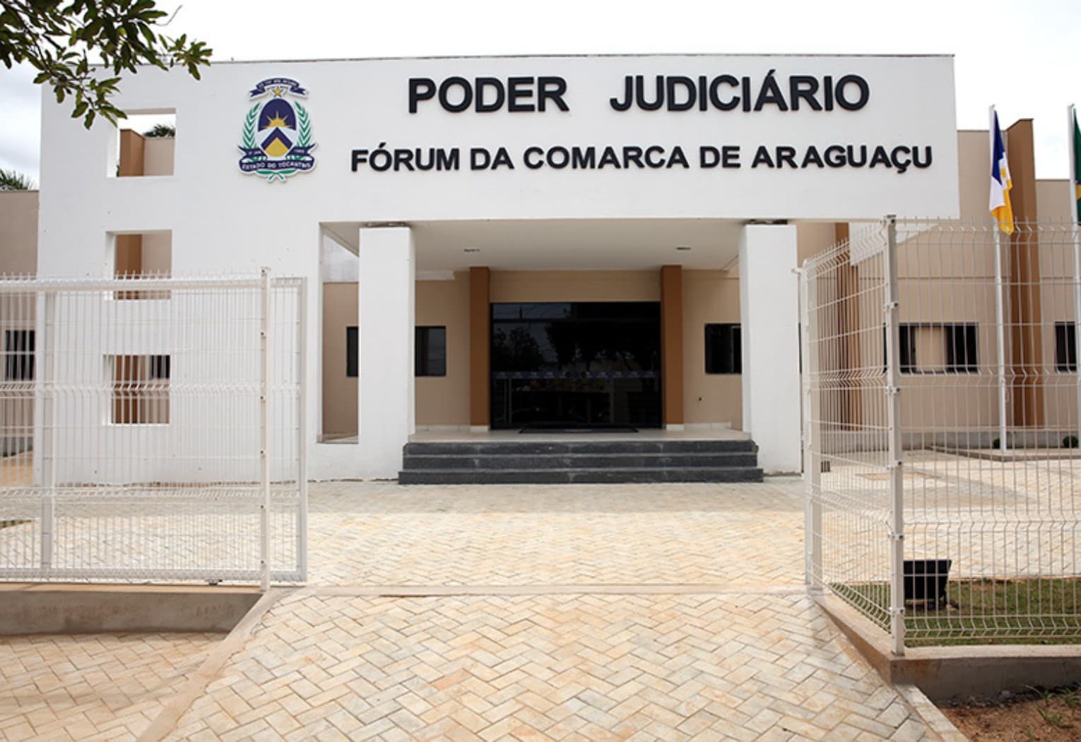 Fachada do Fórum da Comarca de Araguaçu, no Tocantins.